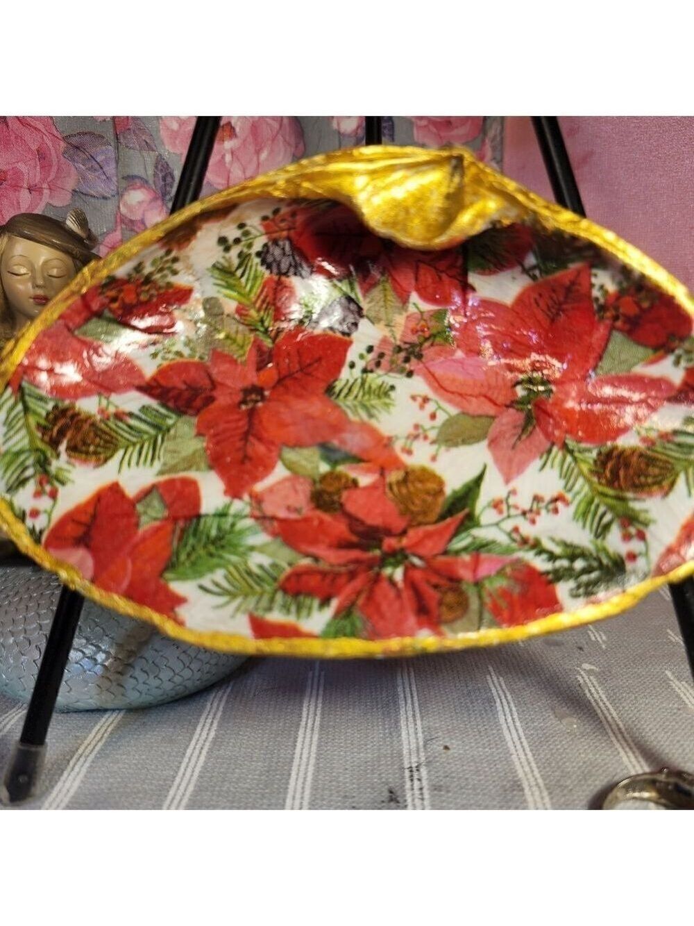 DECOUPAGE CLAM SHELL DECOUPAGE CHRISTMAS POINSETTIA ON A CLAM SHELL TRINKET DISH